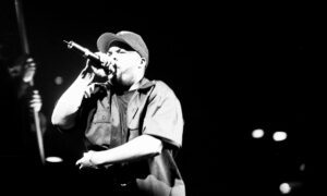 Ice Cube perfroming "No Vaseline"